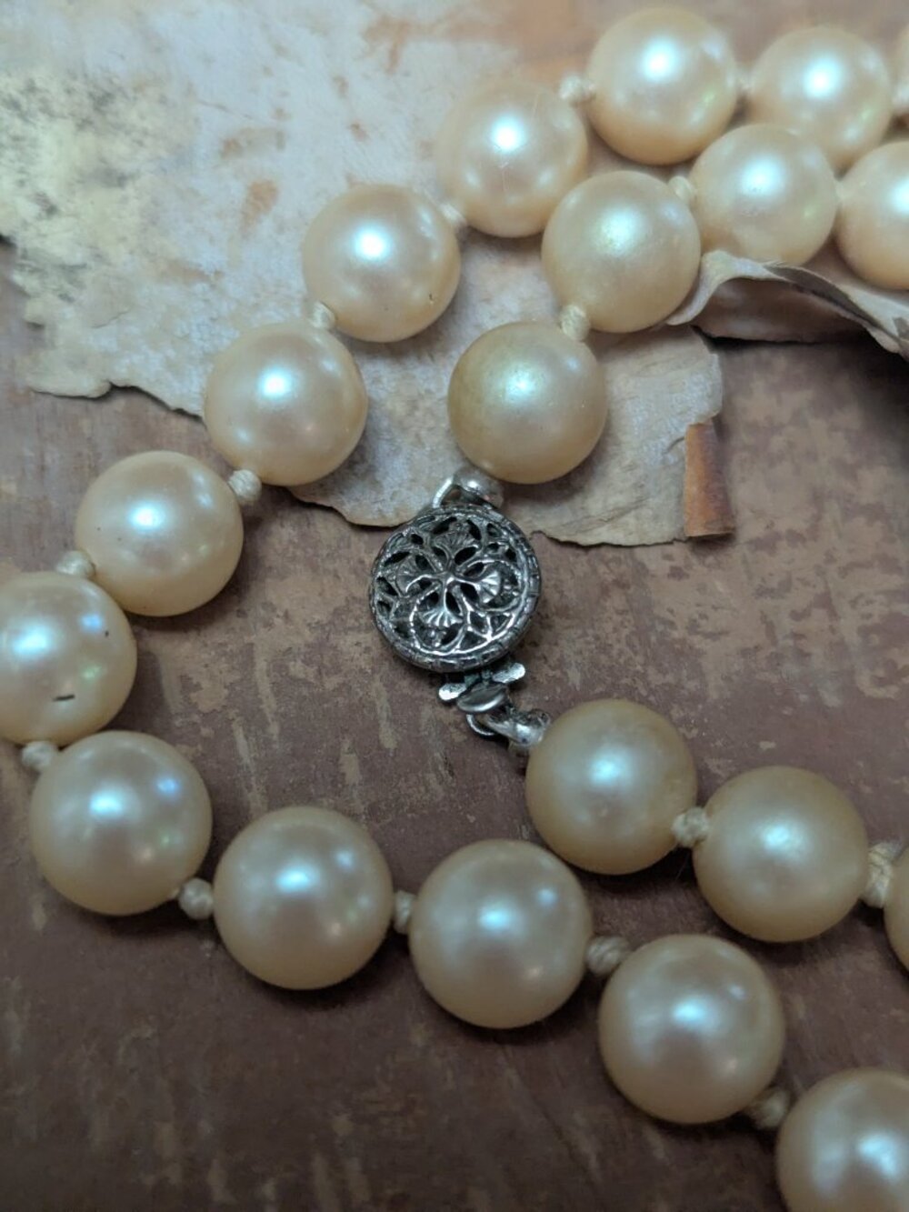 Vintage Faux pearl necklace 30 inch - Picture 2 of 5